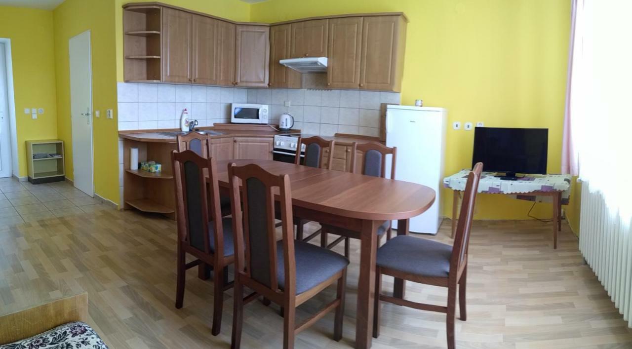 Apartman Utvina Exterior photo